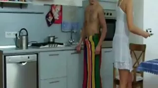 স্নো মেইডেন সান্তা ক্লজের সামনে তার পা ছড়িয়ে দেয় সেক্স ফাক ভিডিও এবং আবেগের সাথে আত্মসমর্পণ করে