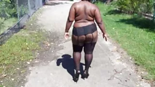 দুই বড় সুন্দরী মহিলা সহজে বিমোহিত প্রশিক্ষক জন্য একটি অগোছালো বহু পুরুষের এক আমেরিকান সেক্স ভিডিও নারির